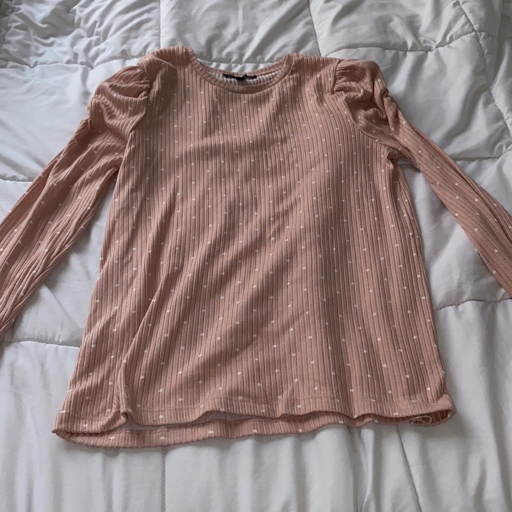 comfy long sleeve polkadotted shirt.